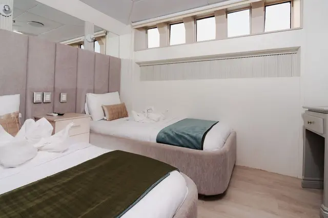 0c02c757-38d8-48aa-9f59-5031de1db85a-humboldt-explorer-lower-deck-cabin-twin-configuration-4