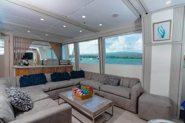 5289048f-49a4-41d2-a83a-5f8a4eb42a55-humboldt-explorer-indoor-salon-1