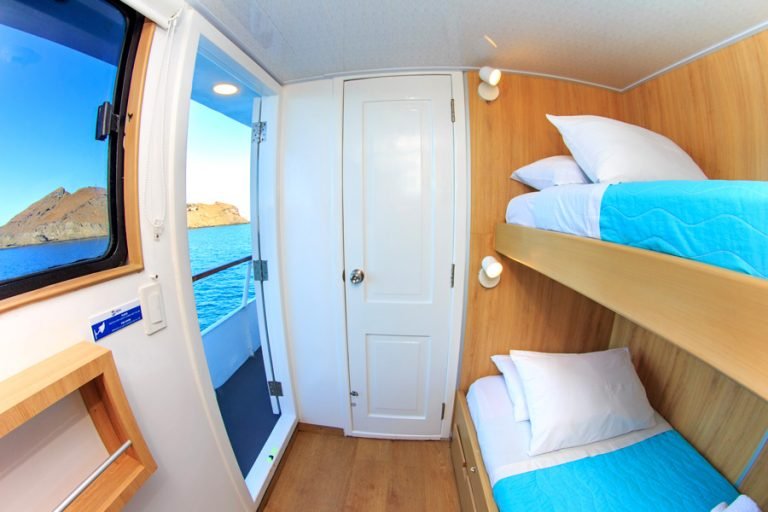 Aqua_upperdeck_twin_cabin2-768x512