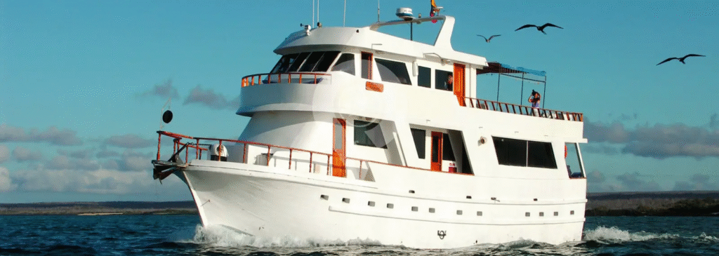 Darwin-Galapagos-Yacht.jpg