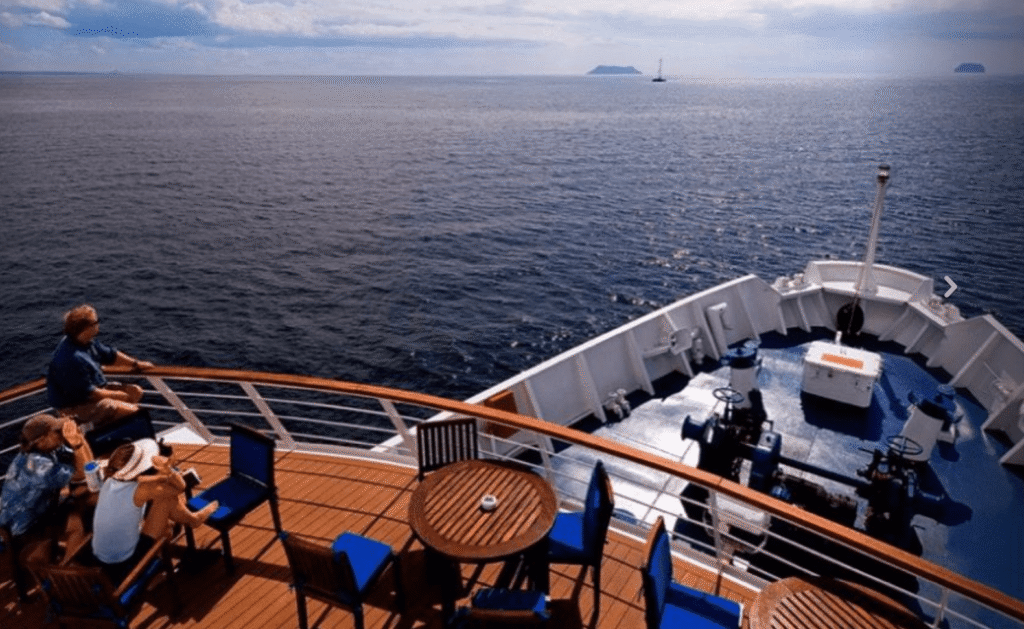 Yate-La-Pinta-Galapagos-min