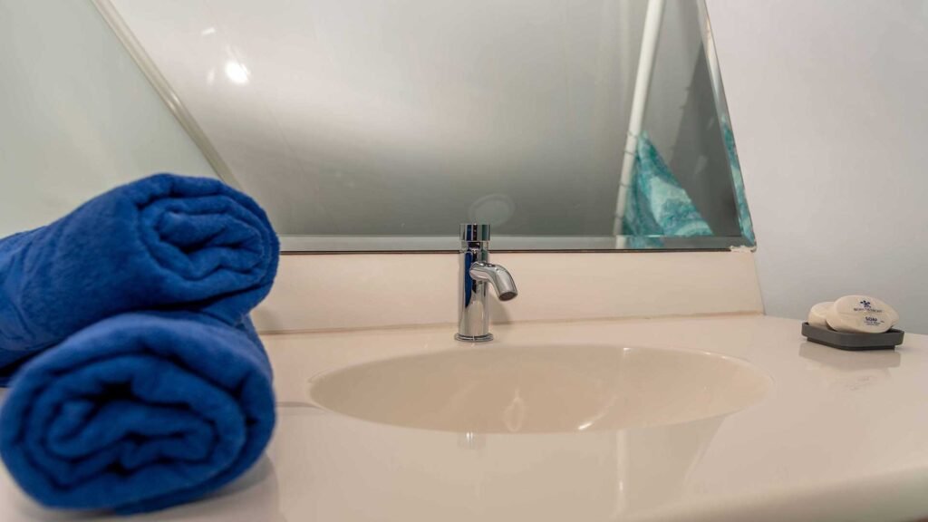 bathroom-3-bonita-yacht