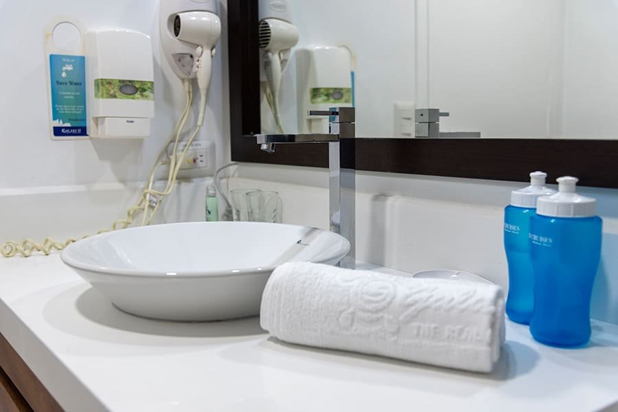 bathroom1-ecogalaxy-catamaran