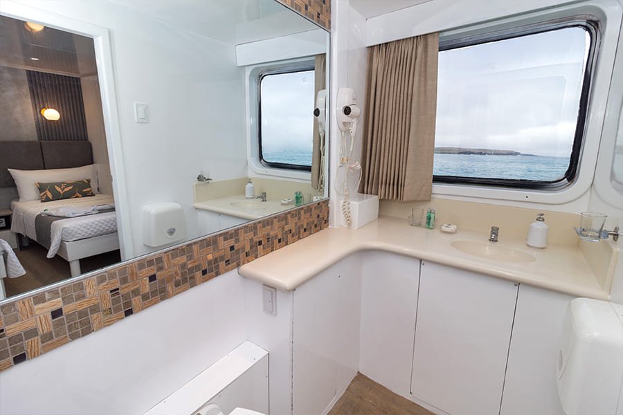 bathroom2-galaxy-yacht