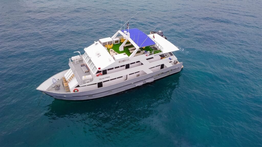 bonita-yacht-exterior-1-25-nov-2024