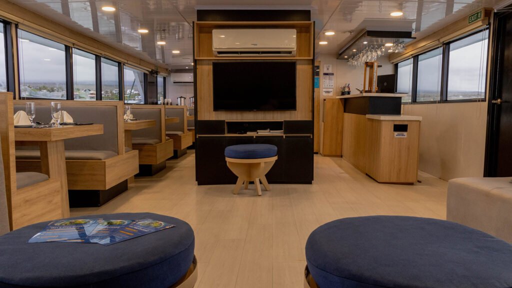 bonita-yacht-living-room-1-25-nov-2024