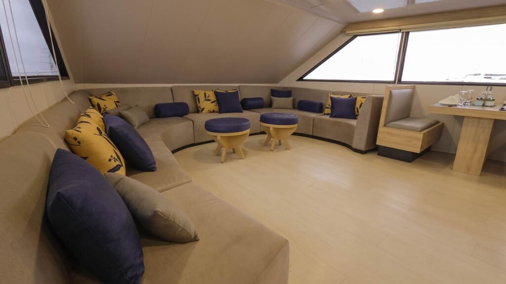 bonita-yacht-living-room-2-25-nov-2024