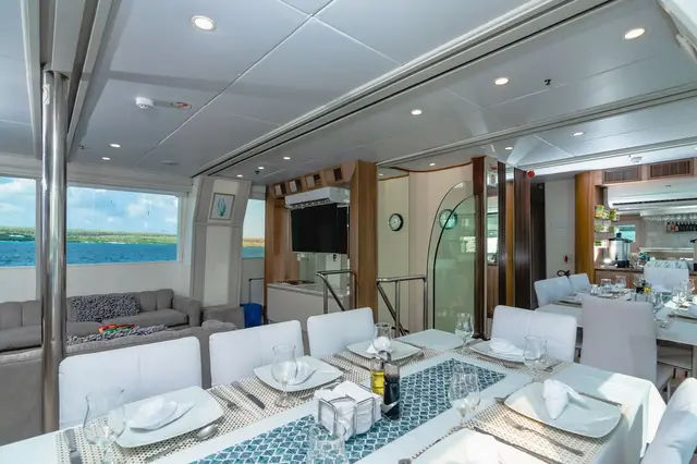 c75498e0-f25c-45cb-a38c-5081207e902e-humboldt-explorer-indoor-dining-2