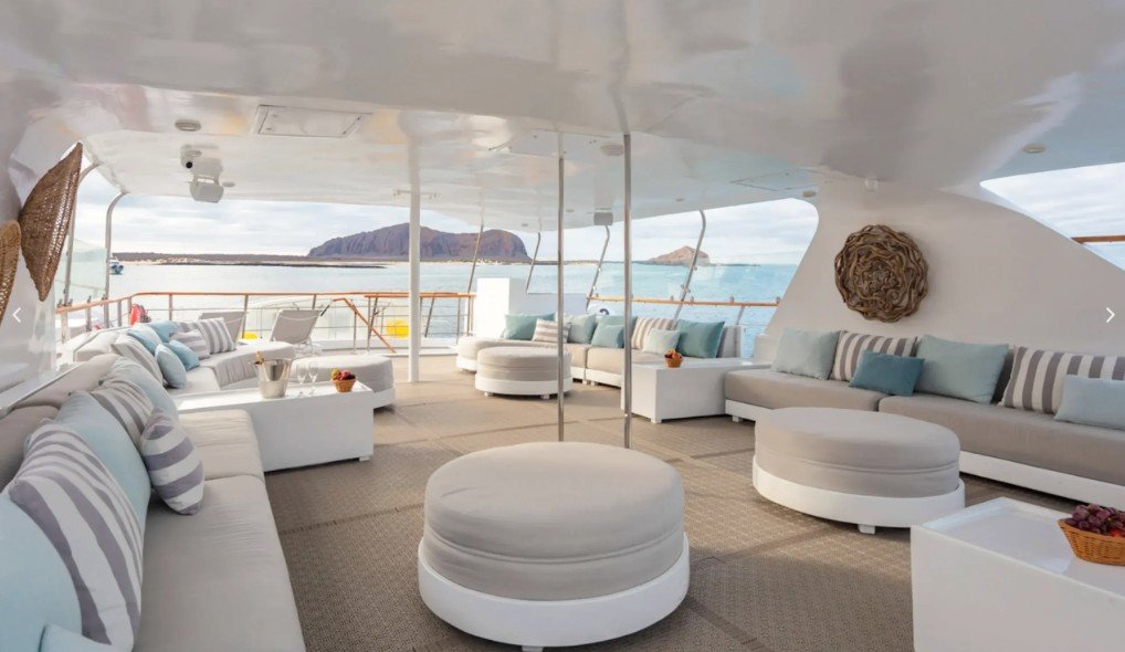 coral yachts moon deck