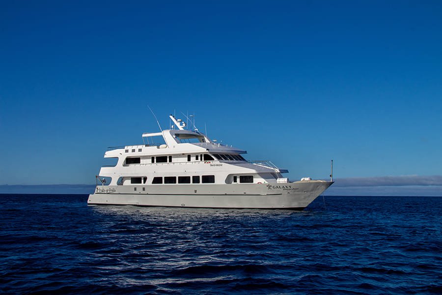 exterior2-galaxy-yacht