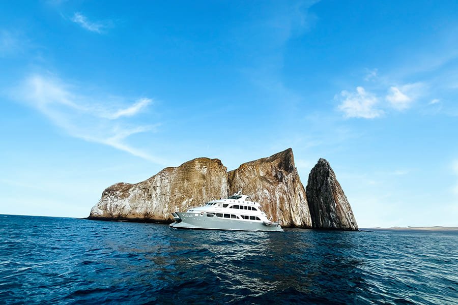 exterior7-ecogalaxy-catamaran