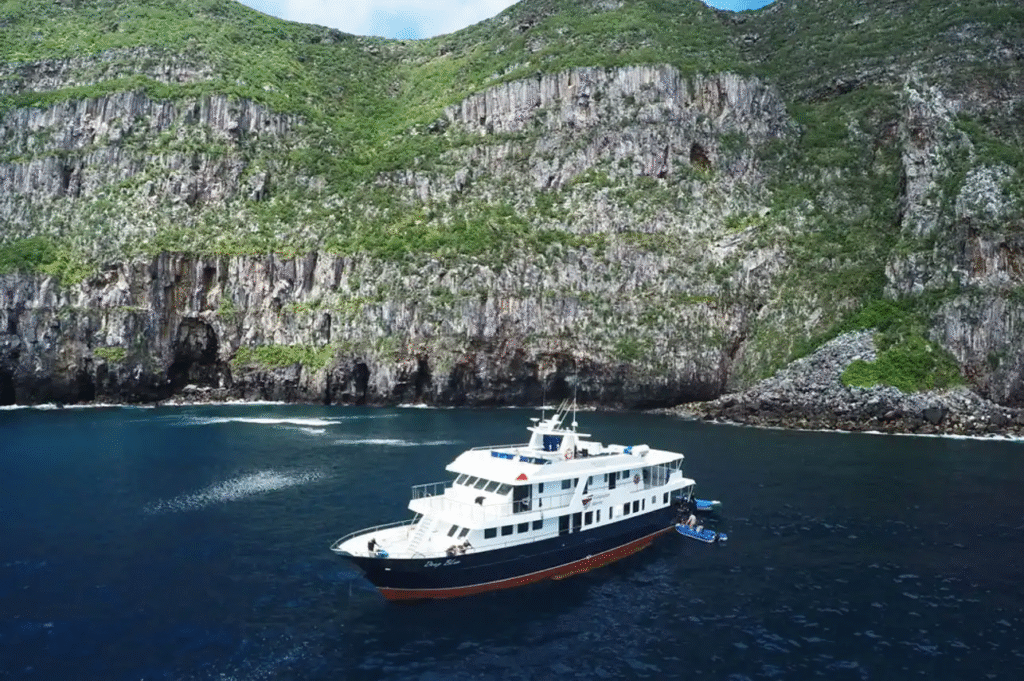 galapagos_master_02_hr