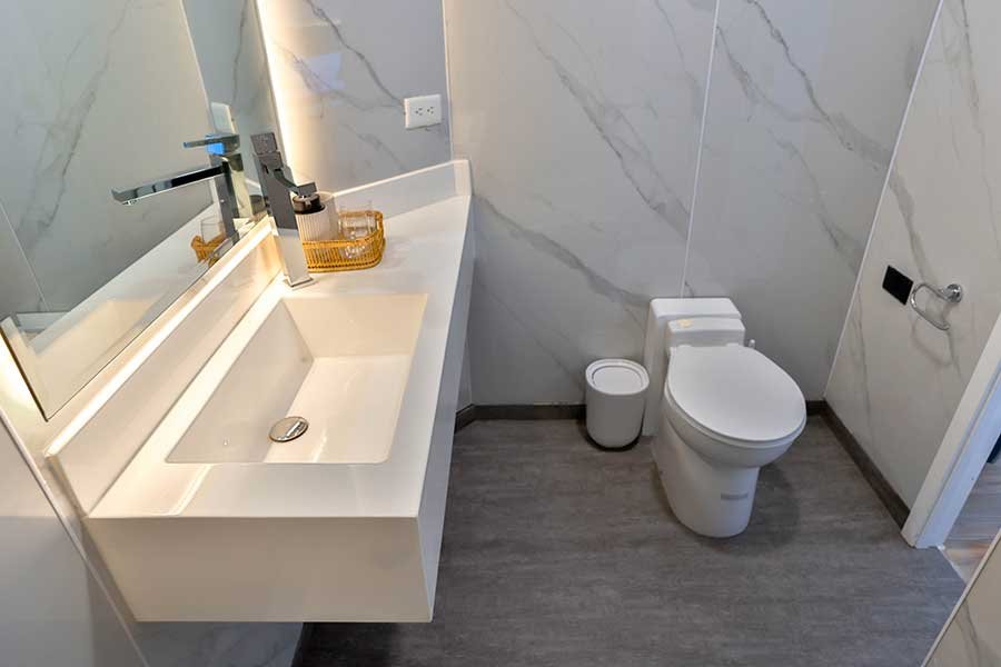 galaxy-diver-2-bathroom-1