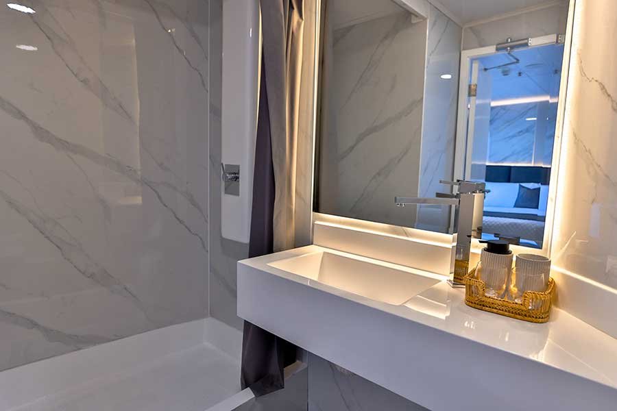 galaxy-diver-2-bathroom-2