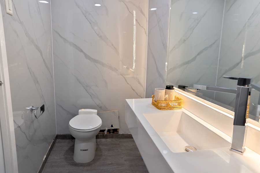 galaxy-diver-2-bathroom-5