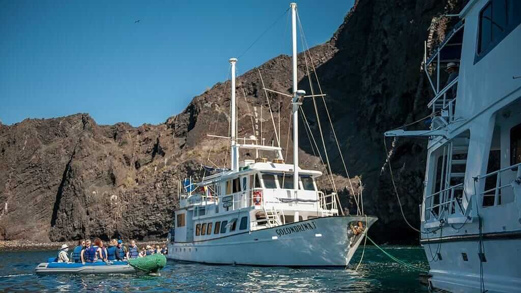 golondrina-yacht-panga-and-cruise