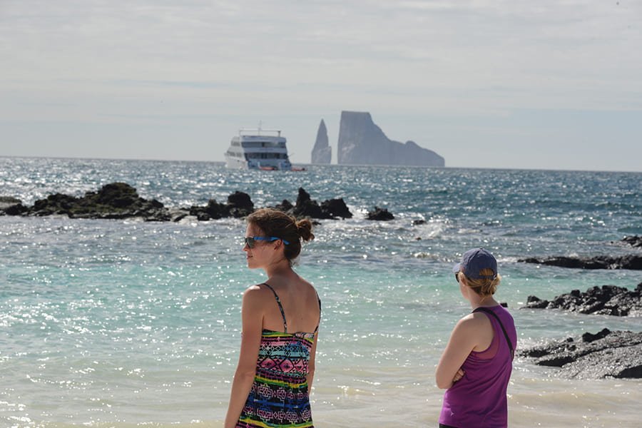 hiking3-ecogalaxy-catamaran