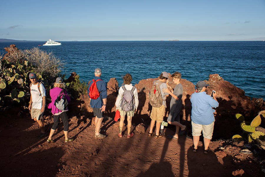 hiking5-ecogalaxy-catamaran