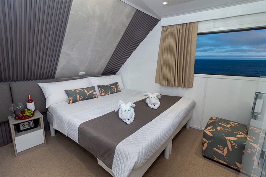 matrimonial-cabin1-galaxy-yacht