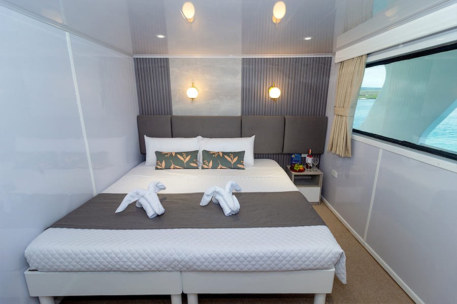 matrimonial-cabin7-galaxy-yacht