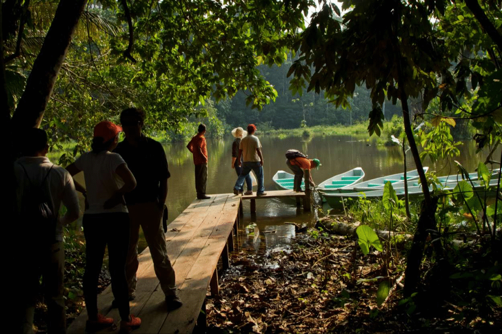 meeting canoes yarina lodge
