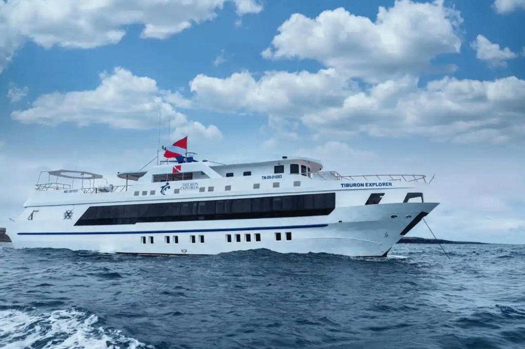 tiburon-explorer-at-sea-2