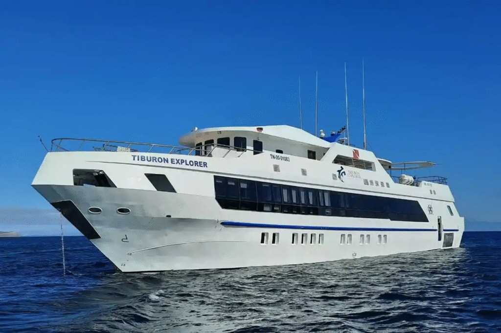 tiburon-explorer-at-sea-6
