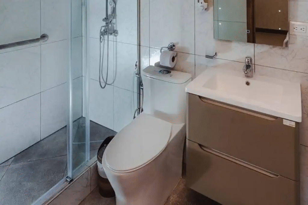 tiburon-explorer-bathroom-1