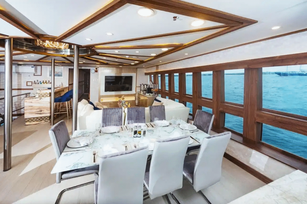 tiburon-explorer-lounge-4