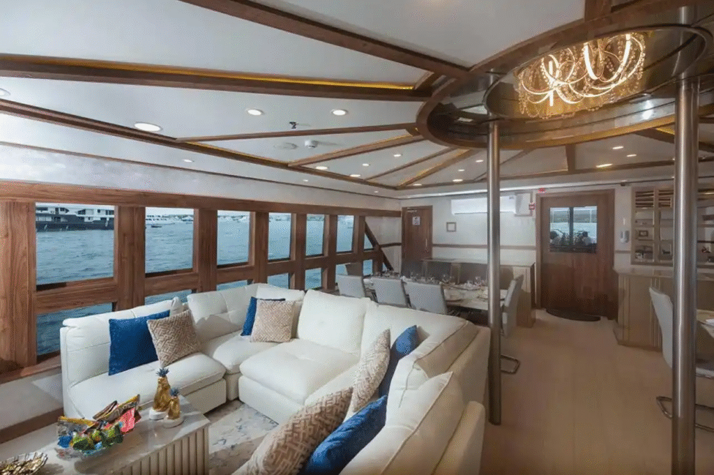 tiburon-explorer-lounge-6