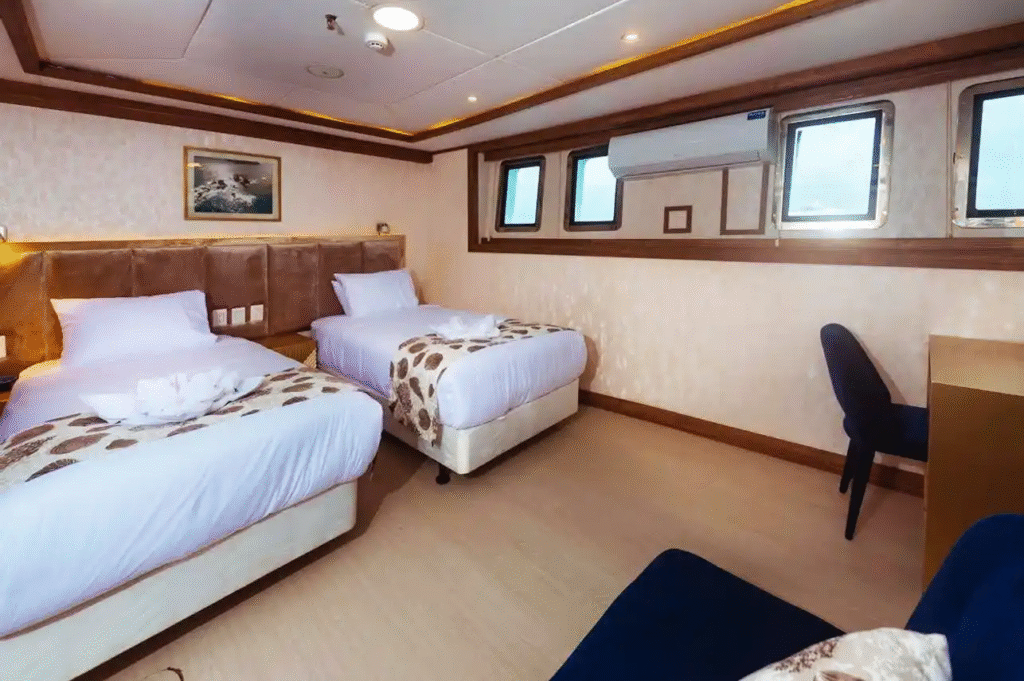tiburon-explorer-lower-deck-cabin - twin-beds-5