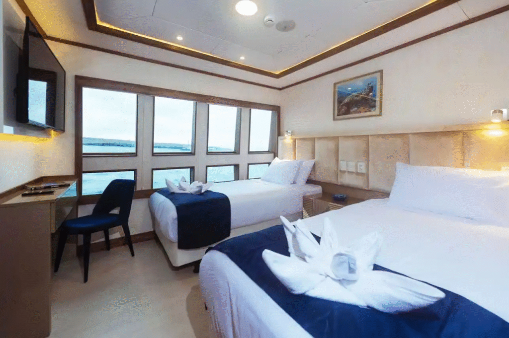 tiburon-explorer-main-deck-cabin - twin-beds-3