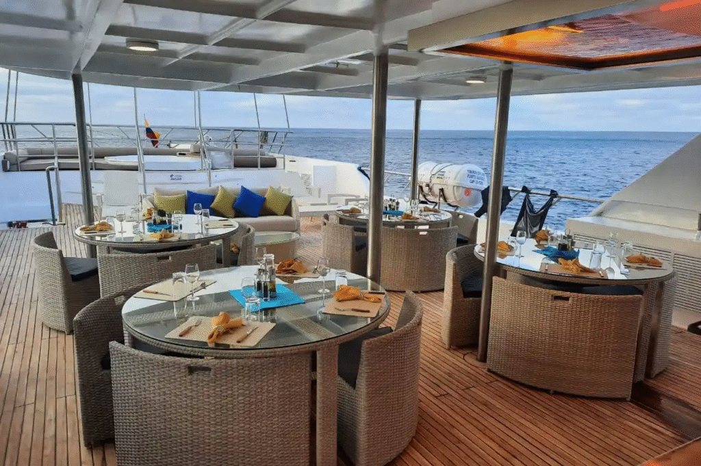 tiburon-explorer-outdoor-dining1