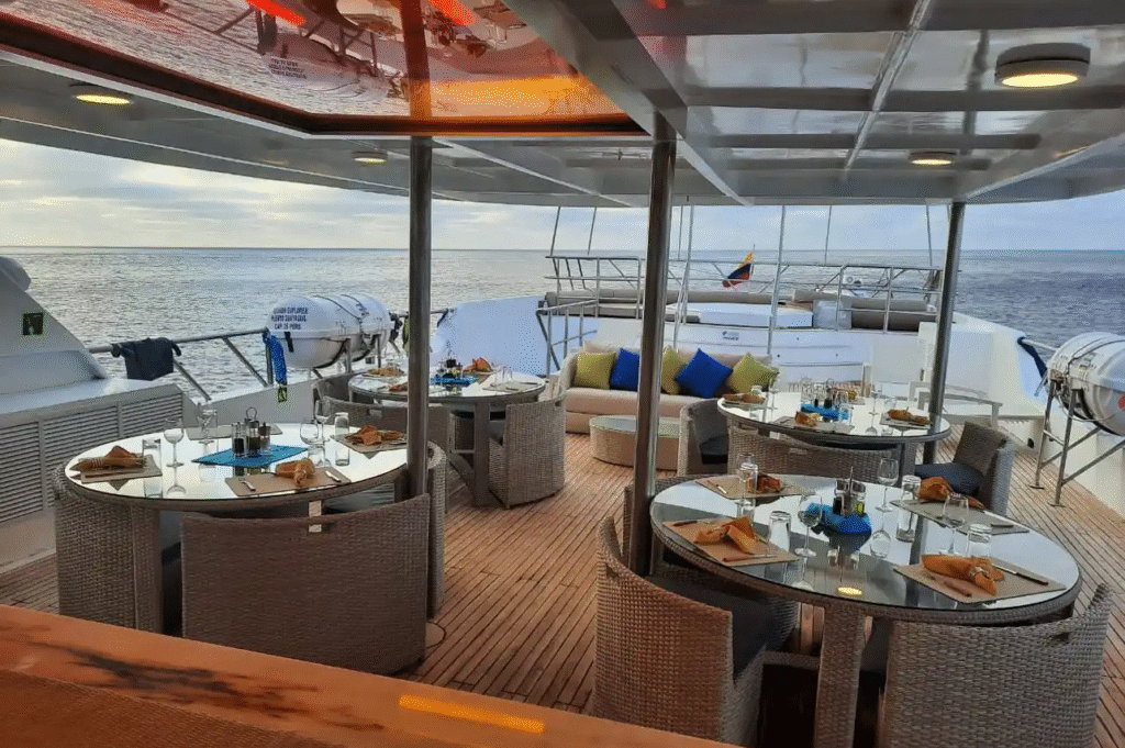 tiburon-explorer-outdoor-dining2