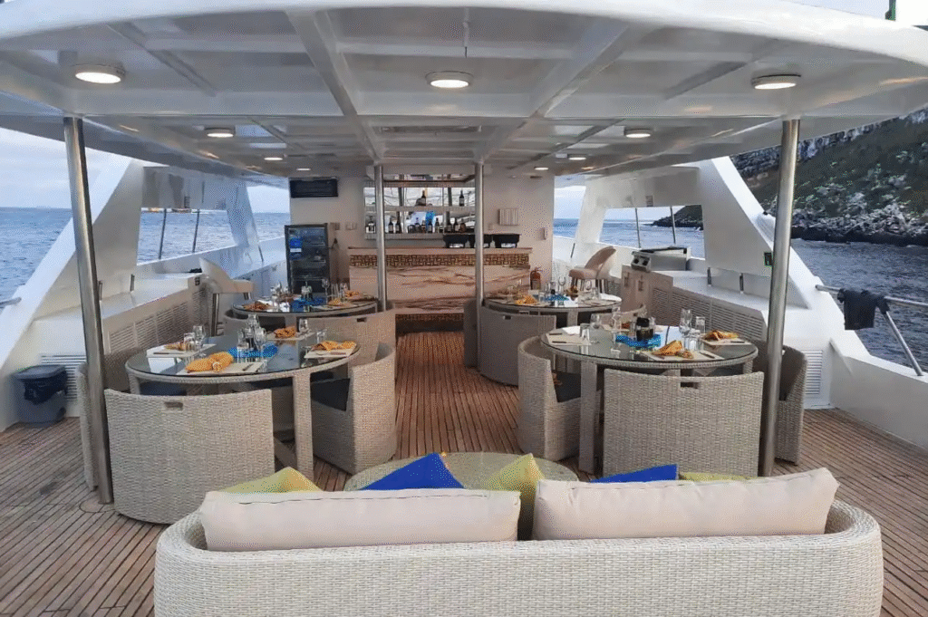 tiburon-explorer-outdoor-dining3