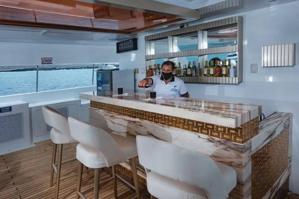 tiburon-explorer-upper-deck-3