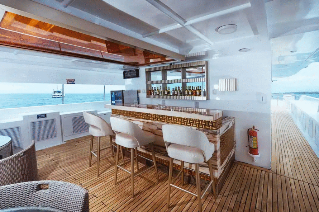 tiburon-explorer-upper-deck-5