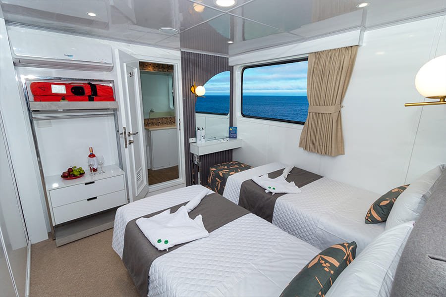 twin-cabin4-galaxy-yacht
