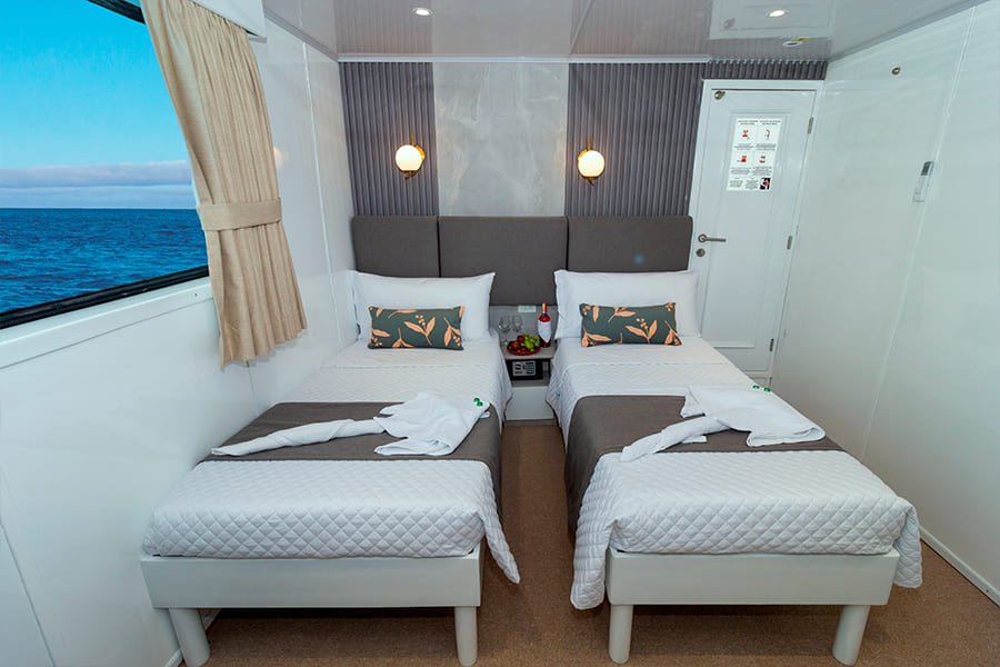 twin-cabin6-galaxy-yacht