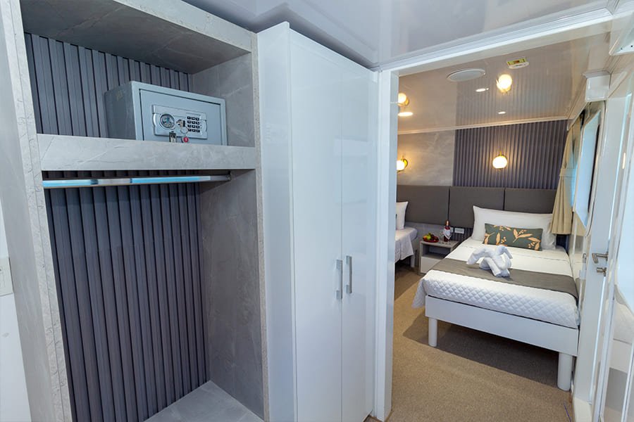 twin-cabin7-galaxy-yacht