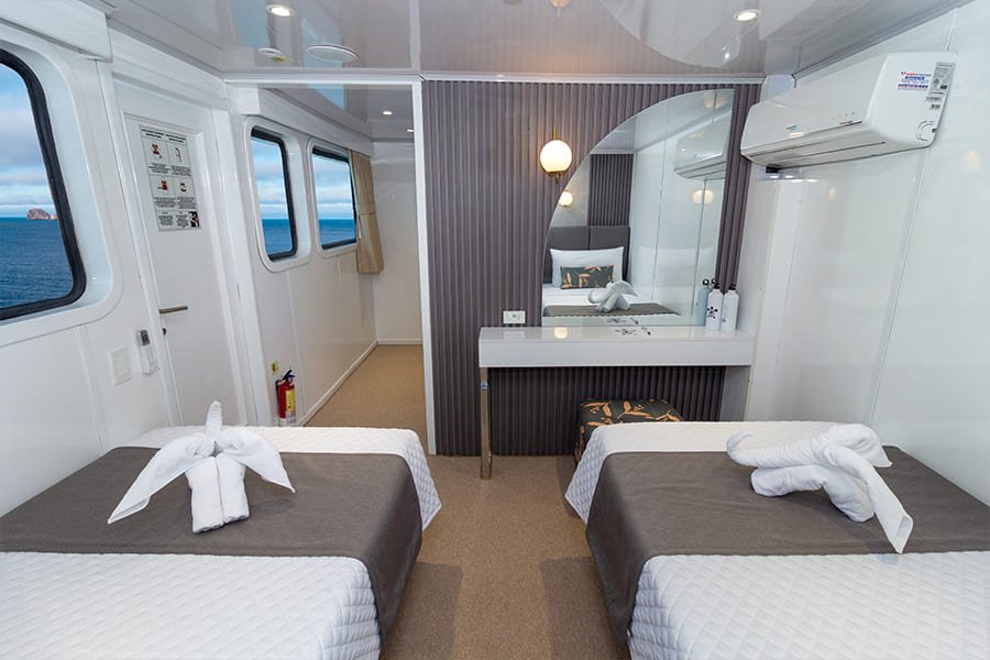 twin-cabin8-galaxy-yacht