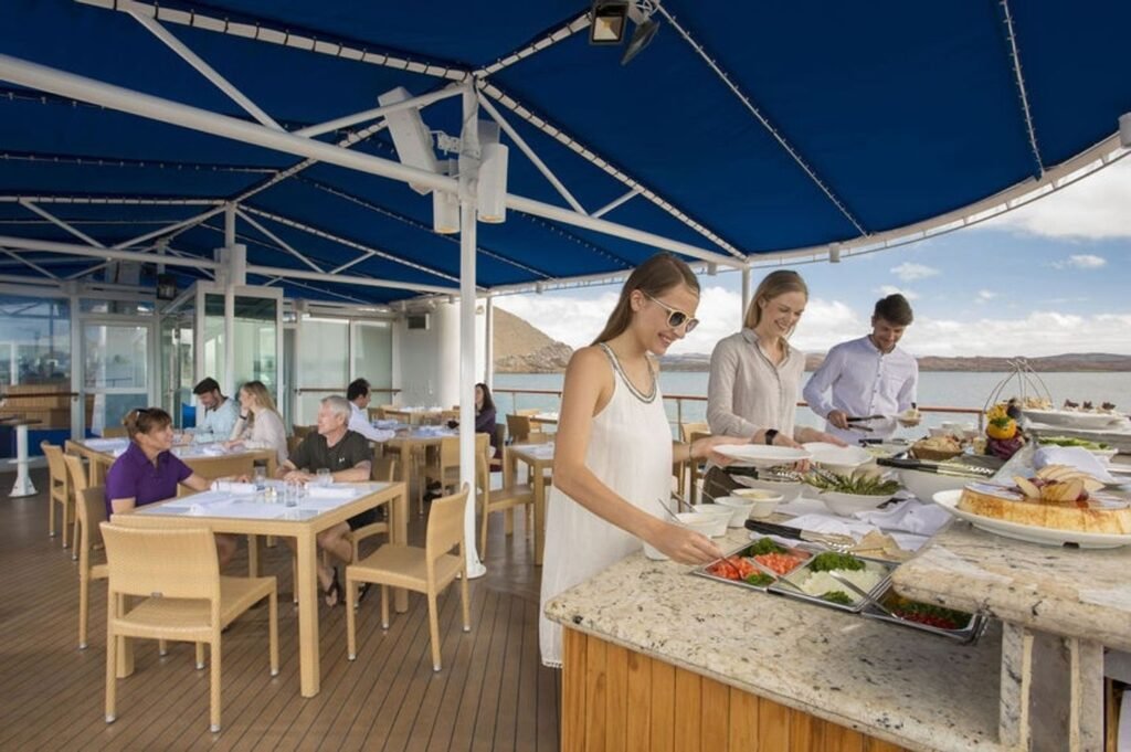 yacht-isabela-ii-al-fresco-2