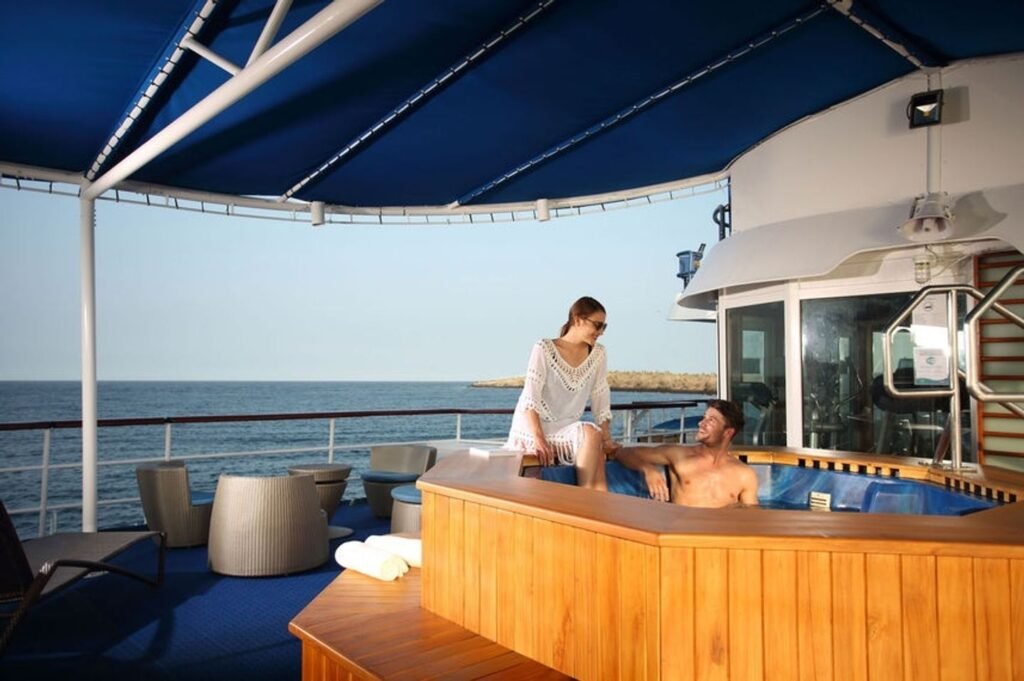 yacht-isabela-ii-hot-tub-1