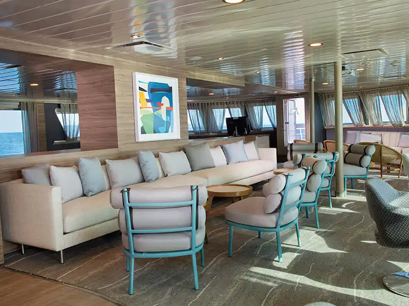 yacht-la-pinta-indoor-bar